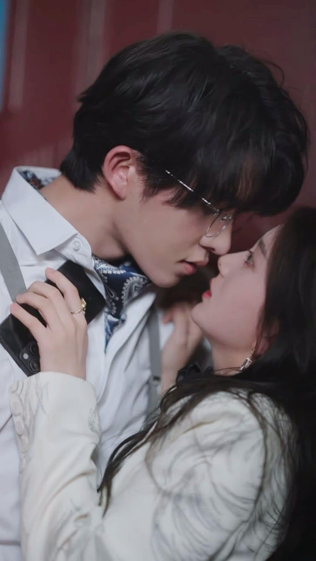 CHIA TAY KẺ THÙ KHÔNG ĐỘI TRỜI CHUNG